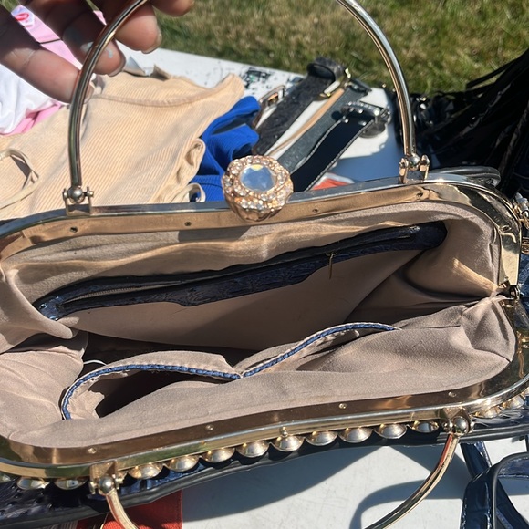 Cute purse! Ready for its new owner - Picture 4 of 5